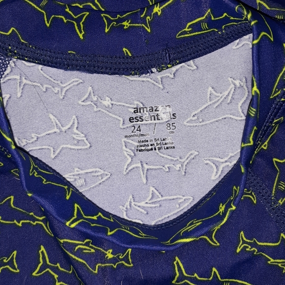 NEW- Boys 2pc Rashguard / Swimming trunks/Shorts - Picture 10 of 14